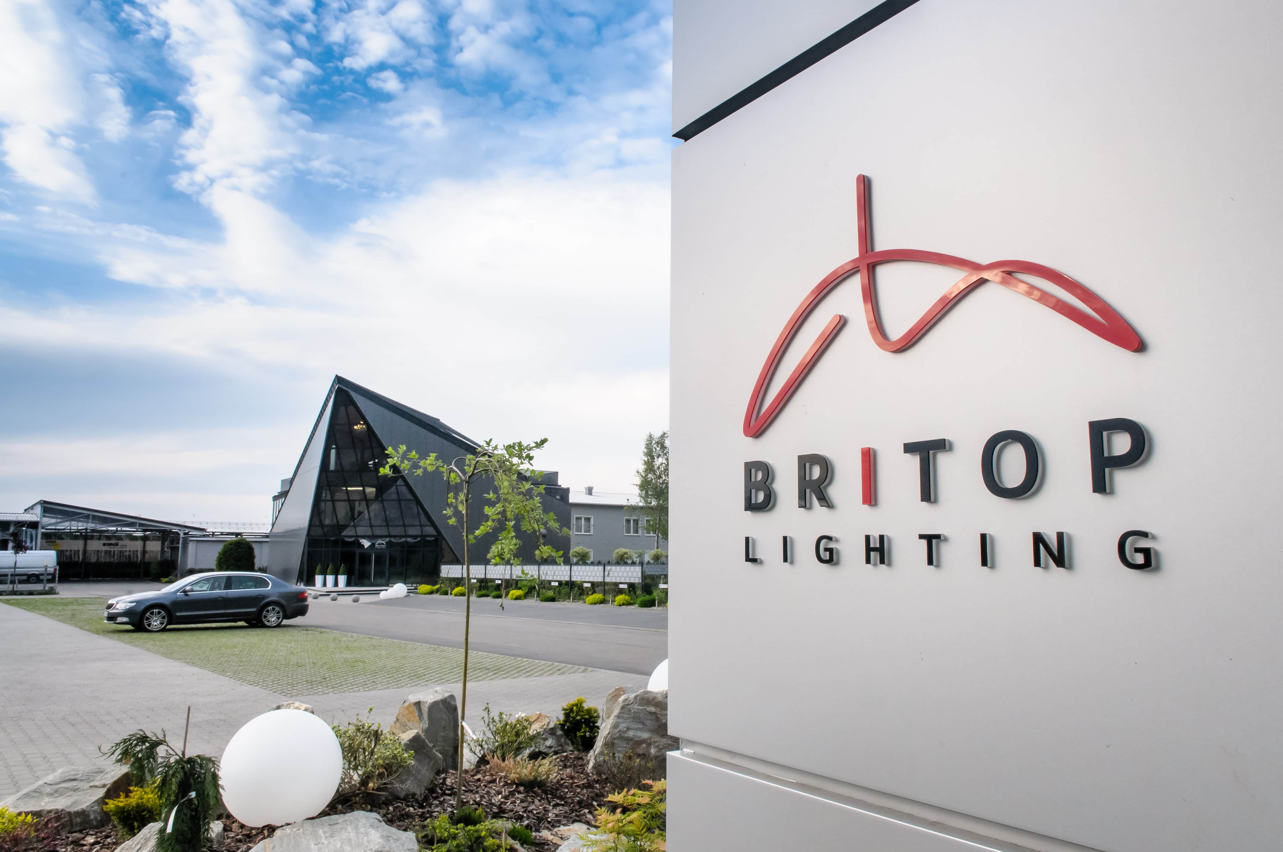 BRITOP Lighting der Hersteller von dekorativer Beleuchtung, Holzlampen,  LED-Leuchten für Treppen und Durchgänge - moderne Lampen, klassische  Kronleuchter, Badezimmerbeleuchtung | Britop